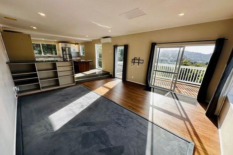 Photo of property in 92 Thurleigh Grove, Karori, Wellington, 6012