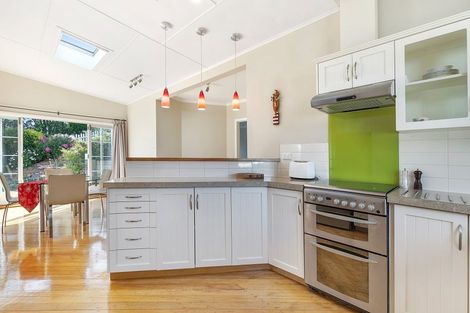 Photo of property in 19 Milton Terrace, Picton, 7220