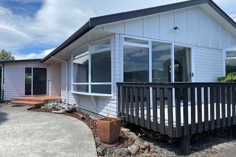 Photo of property in 5 Parera Grove, Heretaunga, Upper Hutt, 5018
