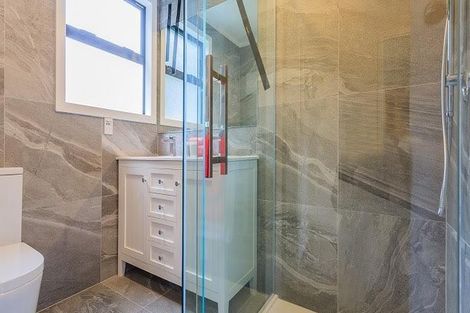 Photo of property in 17 Valley View Road, Glenfield, Auckland, 0629