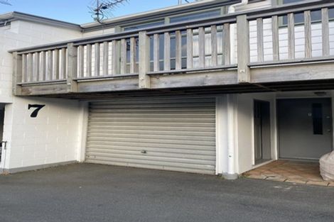 Photo of property in 21f7 Collins Avenue, Tawa, Wellington, 5028