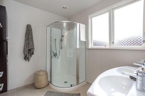 Photo of property in 120 Hargest Crescent, Saint Clair, Dunedin, 9012