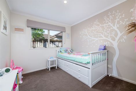Photo of property in 15 Espalier Drive, Henderson, Auckland, 0612