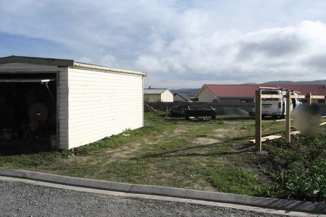 Photo of property in 25 Helvetia Grove, Naenae, Lower Hutt, 5011