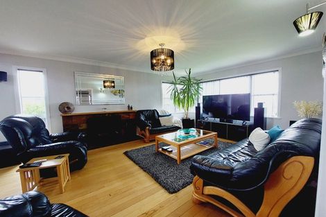 Photo of property in 32 City View Terrace, Birkenhead, Auckland, 0626