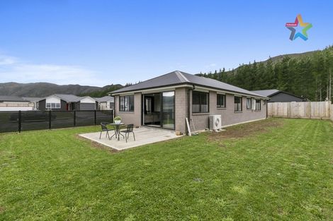 Photo of property in 10 Jack Vaughan Grove, Wainuiomata, Lower Hutt, 5014