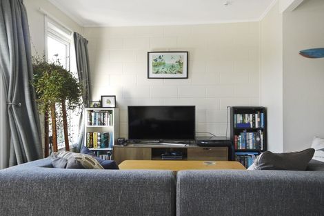 Photo of property in 3/12 Thornley Street, Titahi Bay, Porirua, 5022