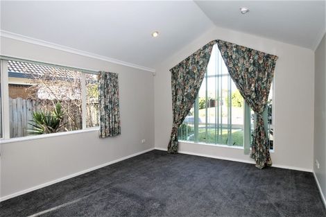 Photo of property in 12 Mellefont Close, East Tamaki Heights, Auckland, 2016