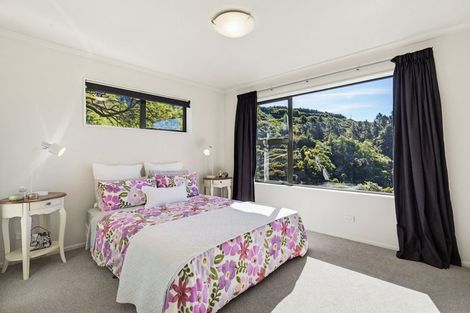 Photo of property in 11 Angle Street, Picton, 7220