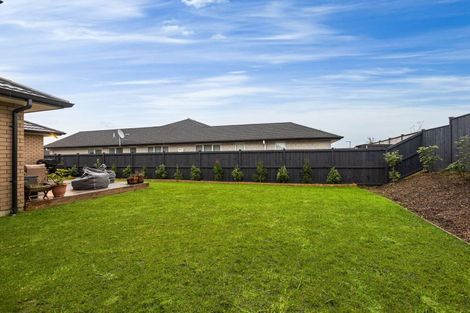 Photo of property in 8 Tahuna Minhinnick Drive, Glenbrook, 2681