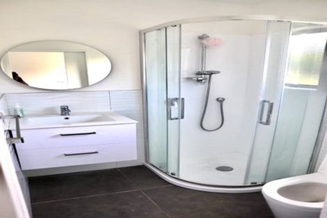 Photo of property in 109 Target Road, Totara Vale, Auckland, 0629