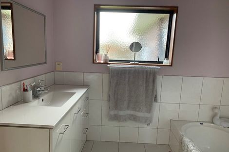 Photo of property in 32 Halcione Close, Flagstaff, Hamilton, 3210