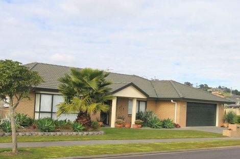 Photo of property in 1 Mullagh Place, East Tamaki Heights, Auckland, 2016