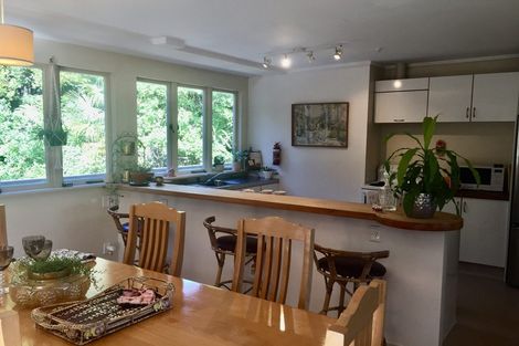 Photo of property in 4 Tranquil Glade, Hillcrest, Auckland, 0627