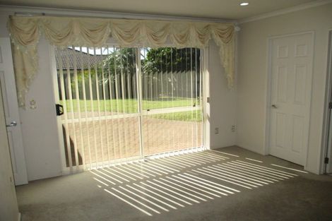 Photo of property in 12 Ballydonegan Rise, East Tamaki, Auckland, 2013