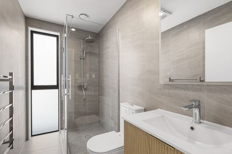 Photo of property in 4 Roberts Road, Matakatia, Whangaparaoa, 0930