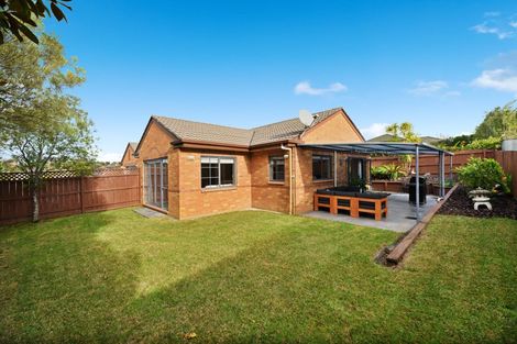 Photo of property in 15 Graven Court, Henderson, Auckland, 0612