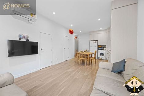 Photo of property in 5e Beach Road, Te Atatu Peninsula, Auckland, 0610