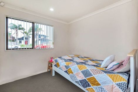 Photo of property in 35 English Oak Drive, Schnapper Rock, Auckland, 0632