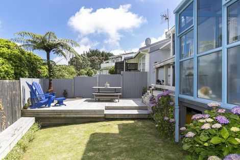 Photo of property in 23b Kingsbridge Place, Newlands, Wellington, 6037