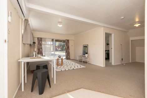 Photo of property in 1 Guernsey Place, Fitzherbert, Palmerston North, 4410