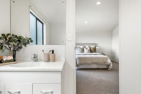 Photo of property in 1/26 Pannill Place, Oteha, Auckland, 0632