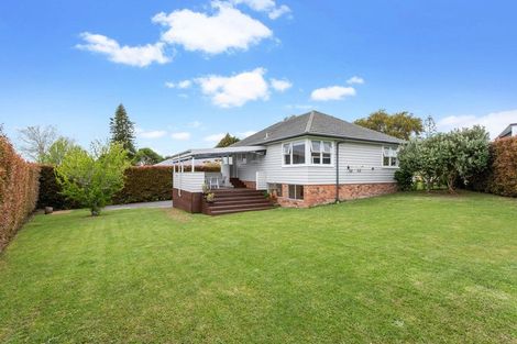 Photo of property in 4 Maunder Place, New Lynn, Auckland, 0600