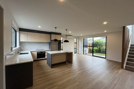 Photo of property in 27f Dawnhaven Drive, Te Atatu Peninsula, Auckland, 0610