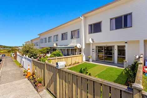 Photo of property in 4/3 Hulme Place, Henderson, Auckland, 0612