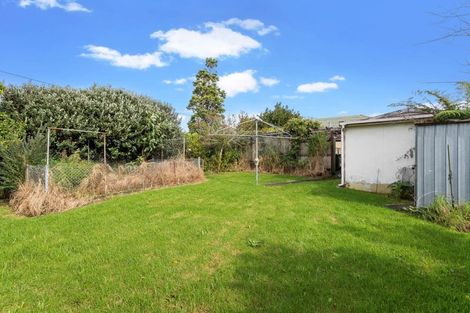 Photo of property in 37 Flanshaw Road, Te Atatu South, Auckland, 0610