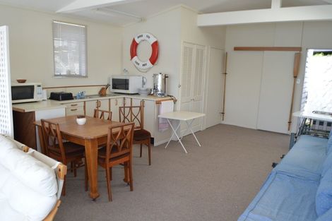 Photo of property in 100 Paremata Road, Paremata, Porirua, 5024