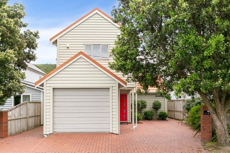 Photo of property in 2/6 The Parade, Island Bay, Wellington, 6023