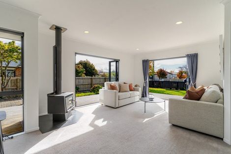 Photo of property in 23 Charles Street, Carterton, 5713