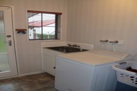 Photo of property in 64 Pencarrow Street, Highbury, Palmerston North, 4412