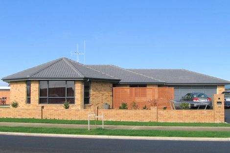 Photo of property in 12 Strathmore Drive, Rototuna, Hamilton, 3210