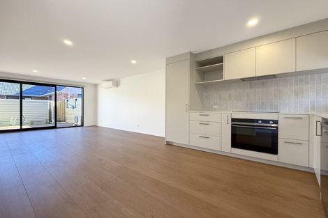 Photo of property in 2/51 Yeovil Road, Te Atatu Peninsula, Auckland, 0610