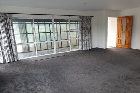 Photo of property in 34 Kemp Road, Massey, Auckland, 0614