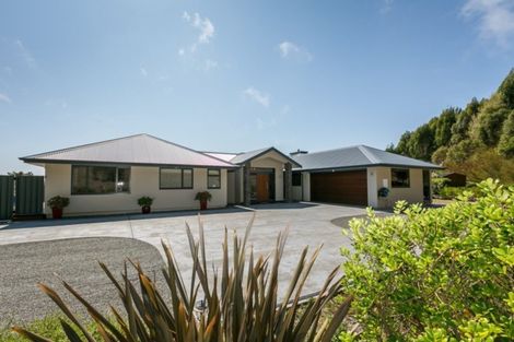 Photo of property in 64 Waipuka Road, Waimarama, Havelock North, 4294