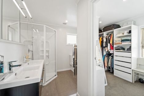 Photo of property in 2 Hardley Avenue, Tindalls Beach, Whangaparaoa, 0930