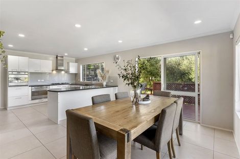 Photo of property in 3 Rosella Place, Murrays Bay, Auckland, 0630