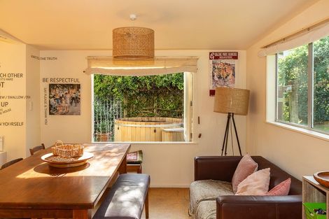 Photo of property in 174 Queens Drive, Lyall Bay, Wellington, 6022