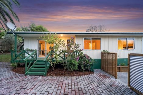 Photo of property in 2/3 Forsythe Place, Massey, Auckland, 0614