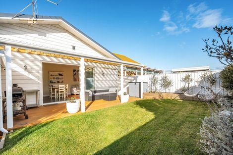 Photo of property in 134 Onepu Road, Lyall Bay, Wellington, 6022