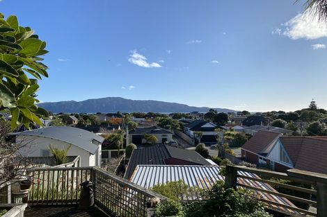 Photo of property in 16 Falla Street, Paraparaumu Beach, Paraparaumu, 5032