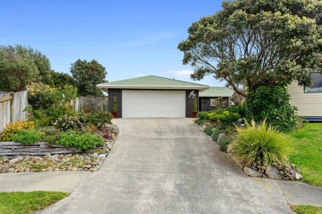 Photo of property in 7 Caughley Place, Otaki Beach, Otaki, 5512