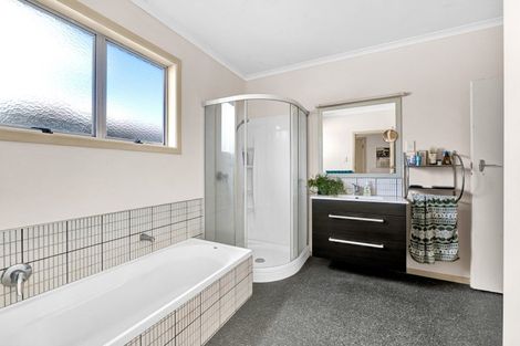 Photo of property in 120 Miranda Street, Stratford, 4332