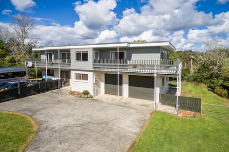 Photo of property in 35 Kemp Road, Massey, Auckland, 0614
