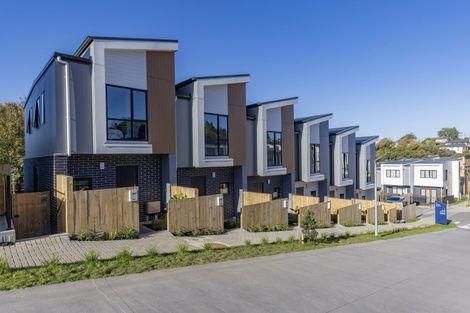 Photo of property in 21 Morihana Close, Glen Eden, 0602