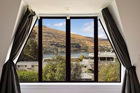 Photo of property in Goldridge Apartments, 2/43 Goldridge Way, Queenstown, 9300