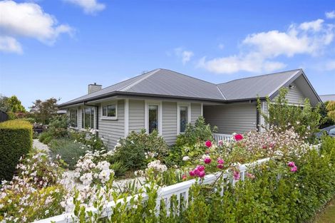 Photo of property in 16 Hakatere Road, Pegasus, 7612